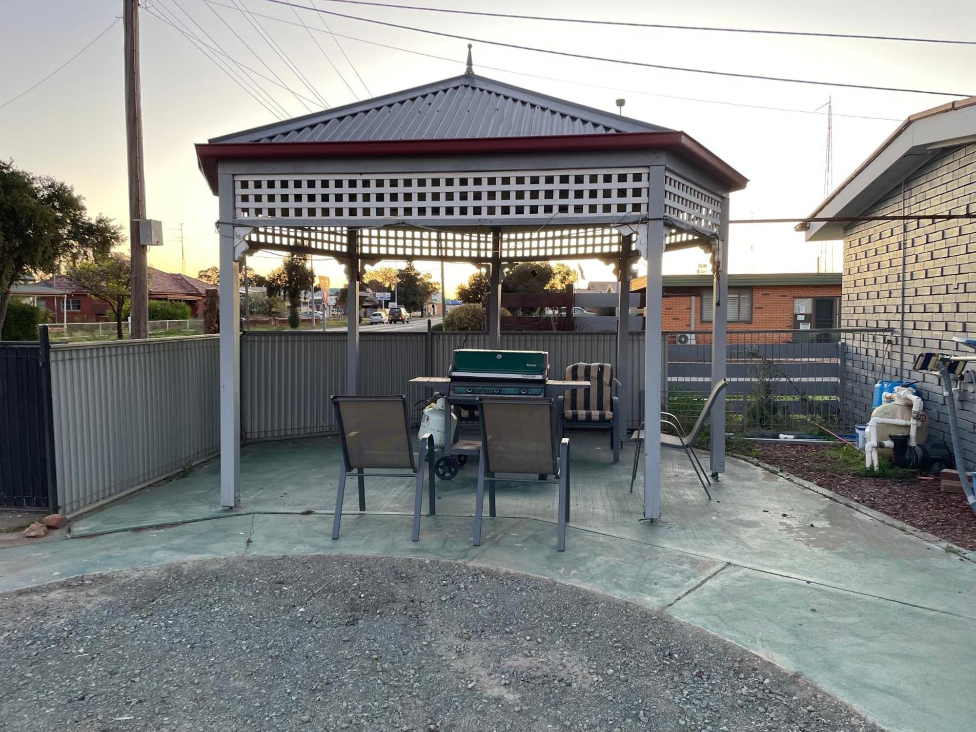 County Lodge Motor Inn West Wyalong Exterior photo