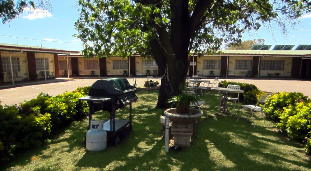 County Lodge Motor Inn West Wyalong Exterior photo